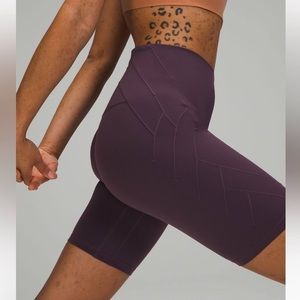 Lululemon NULU FOLD HIGH-RISE YOGA SHORT 8’’ 
Grape Thistle
